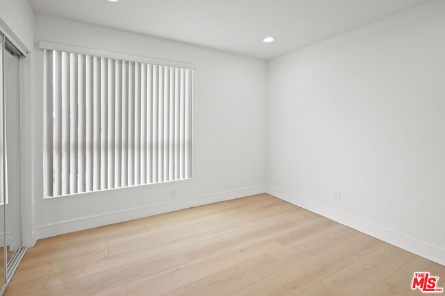 Building Photo - 2700 Fletcher Dr
