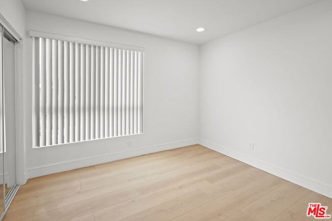 Building Photo - 2700 Larga Ave