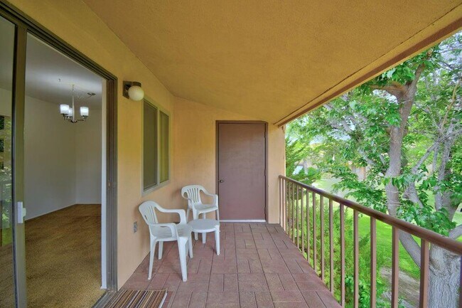 Building Photo - 931 Country Club Dr SE