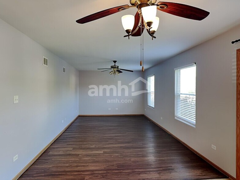 Building Photo - 5209 Sunmeadow Dr