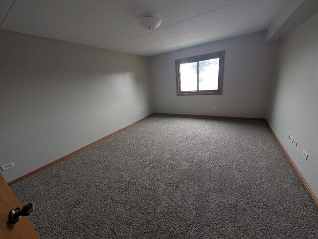 Building Photo - 8809 S 79th Ave