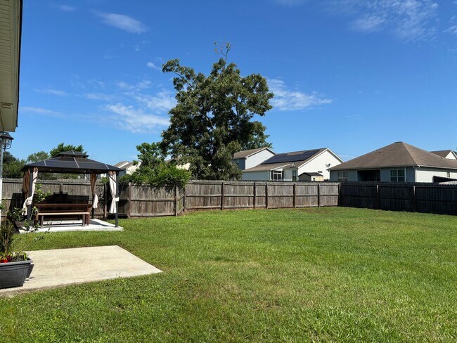 Building Photo - Spacious 5-Bedroom Home with First-Floor P...