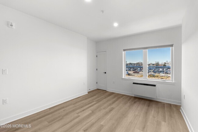 Building Photo - 180 Morris Ave