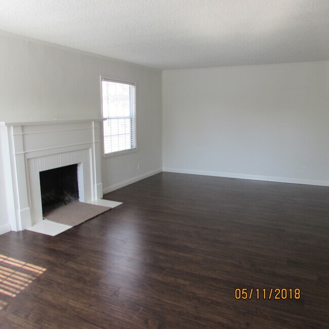 Building Photo - 1149 E Carson St