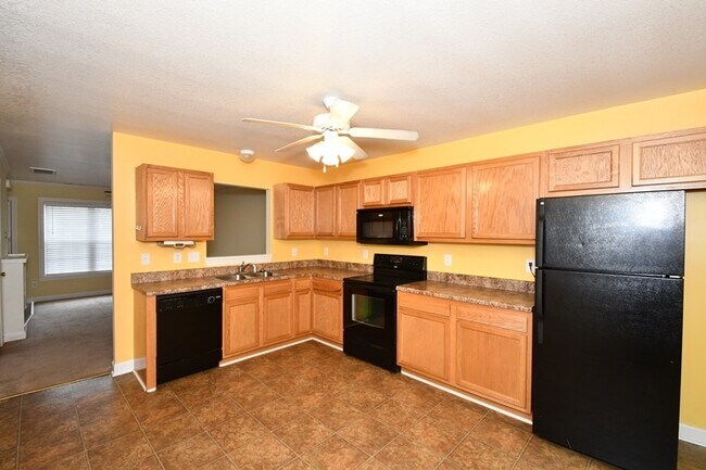 Building Photo - 104 Streamwood Dr
