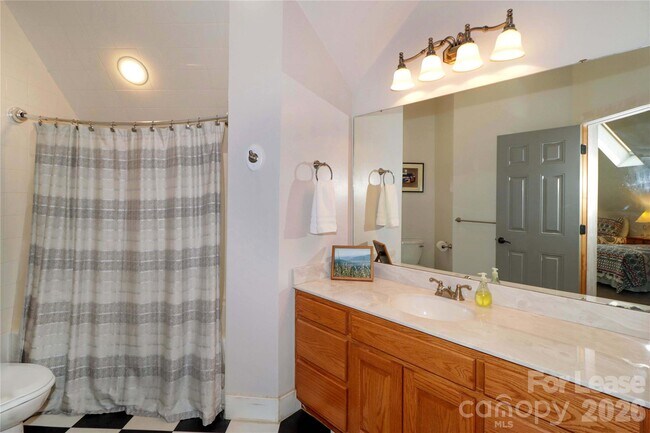 Building Photo - 111 Farmington Ln