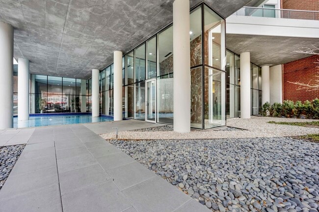 Building Photo - 1720 Maple Ave