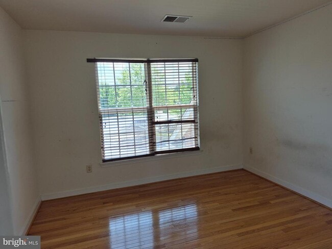 Building Photo - 11701 Fair Oaks Way