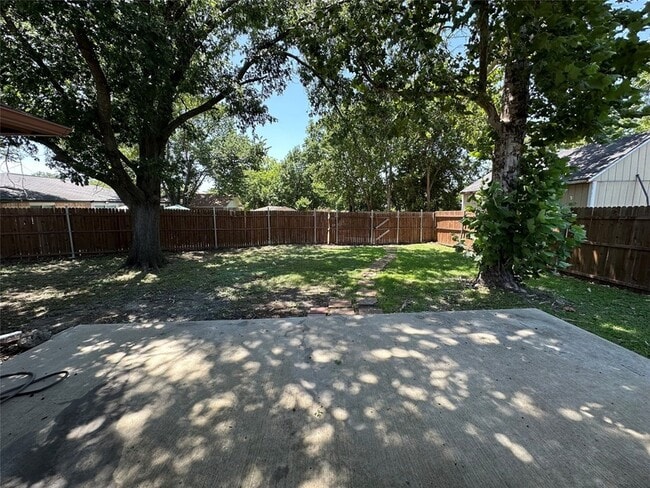 Building Photo - 917 Cherrywood Trail