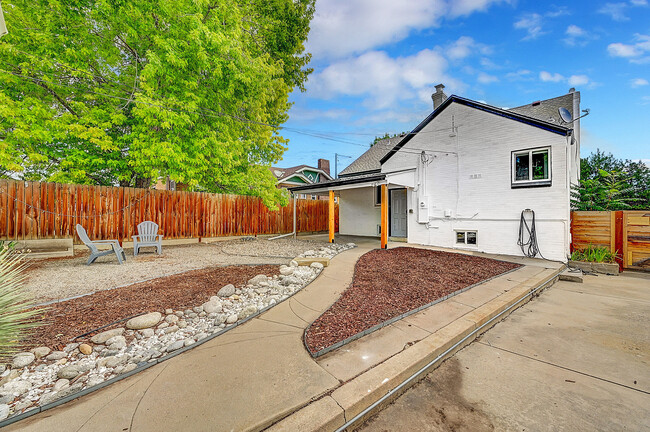 Building Photo - 3143 Sheridan Boulevard