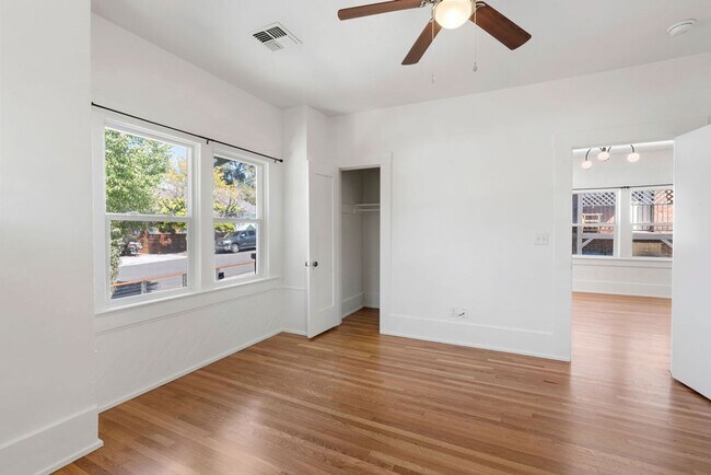 Building Photo - 412 Roberts St