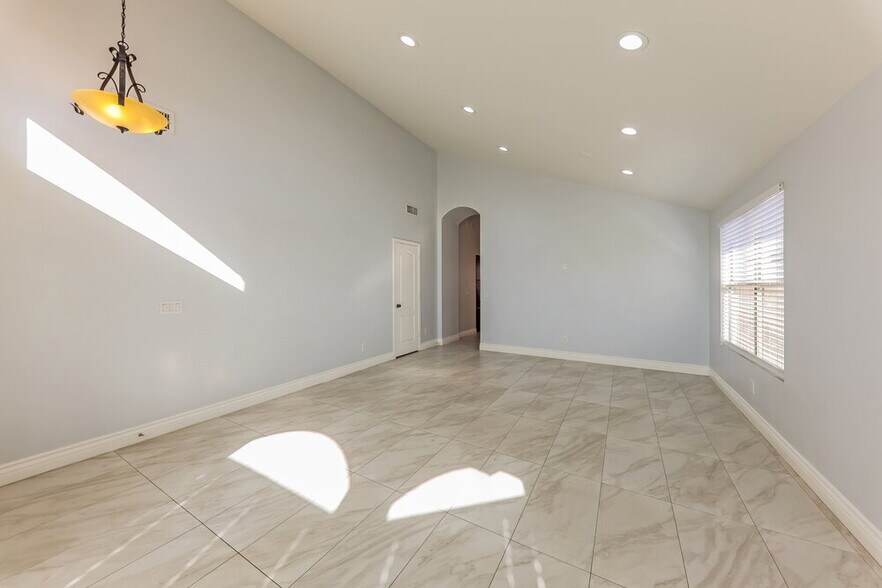 Building Photo - 6490 W Wahalla Ln