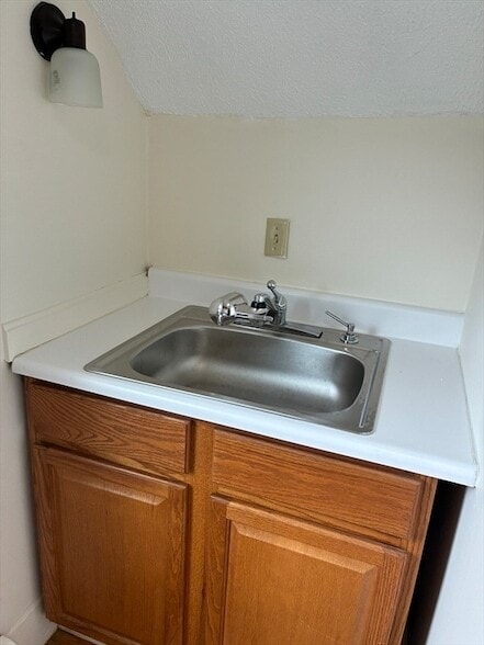 Building Photo - 12 Green St