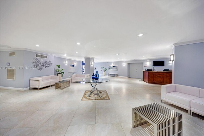 Building Photo - 600 Parkview Dr