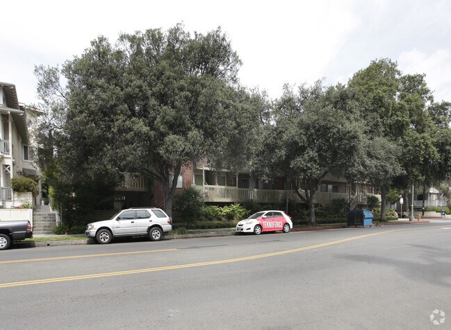 Building Photo - Camelot Apartments
