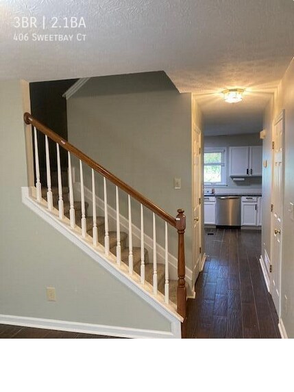 Building Photo - 406 Sweetbay Ct