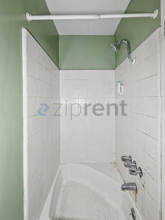 Building Photo - Unit H1030