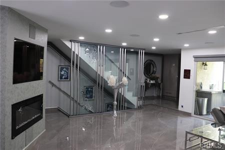 Building Photo - 9419 Via Patricia