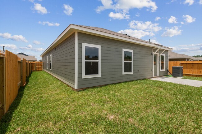 Building Photo - 15806 Berry Hl Dr