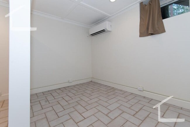 Building Photo - 35 Bentley St