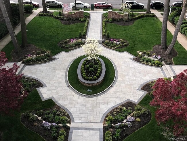 Building Photo - 180 Hilton Ave