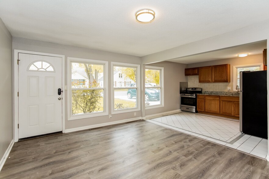 Building Photo - 20019 Lexington