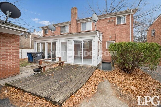 Building Photo - 3860 Sheffield Ct