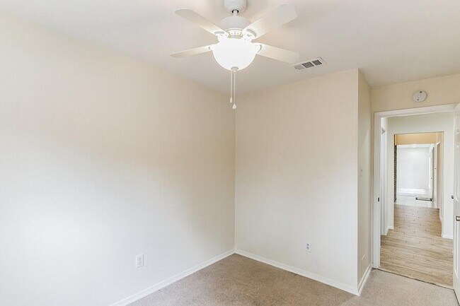 Building Photo - 2203 Farnswood Cir