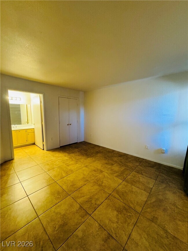 Building Photo - 1150 N Buffalo Dr