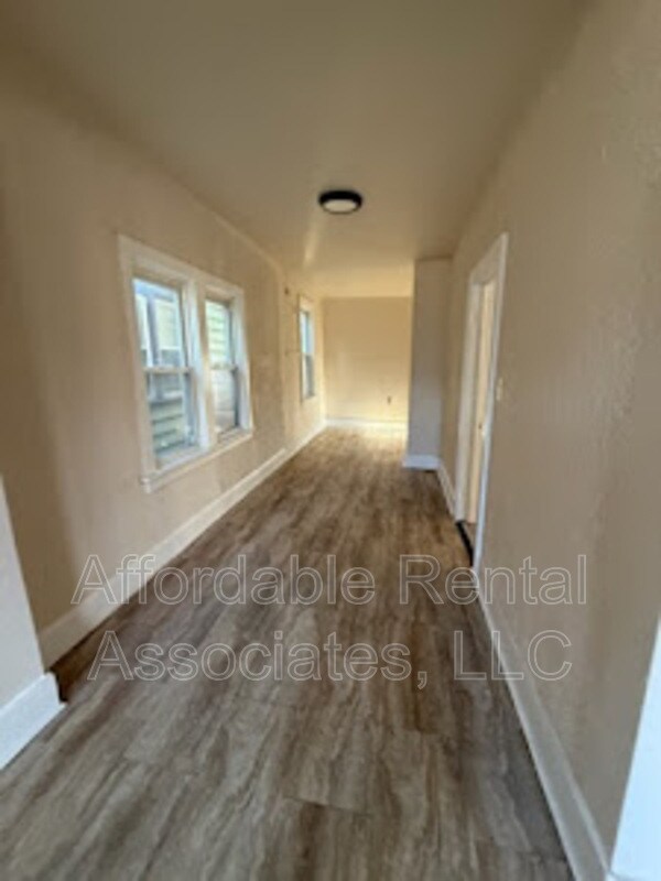 Building Photo - 1542 S 9th St