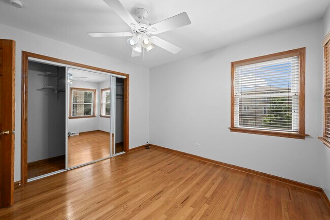 Building Photo - 8610 W Summerdale Ave