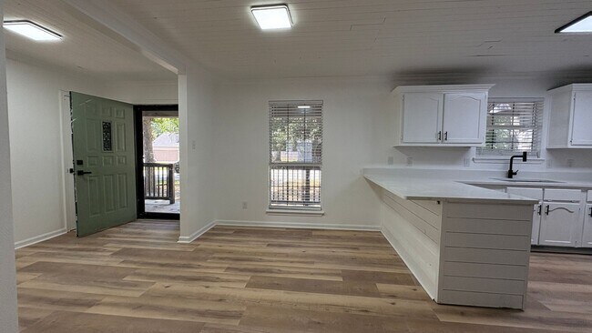 Building Photo - 2312 Coraltree Dr