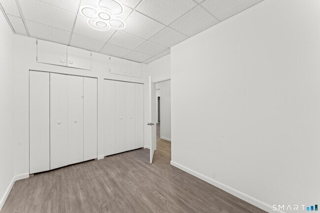 Building Photo - 89 Cranbury Dr