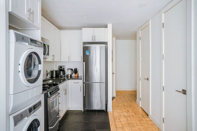 Building Photo - 244 E 75th St