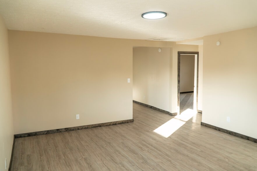 Building Photo - 412 E Market St