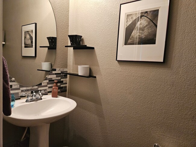 Building Photo - Furnished 4-Bedroom Home in Buda – Price J...