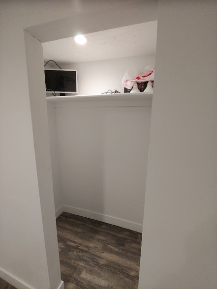 Building Photo - 3255 Ogden Ave