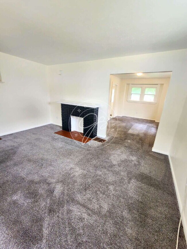 Building Photo - Spacious 3-Bedroom Home in West Toledo