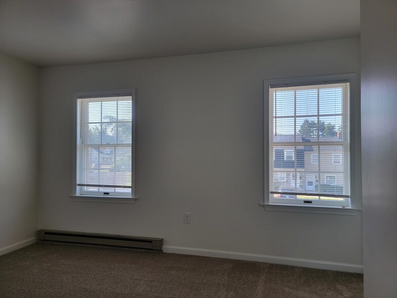 Building Photo - 102 Bradford Dr