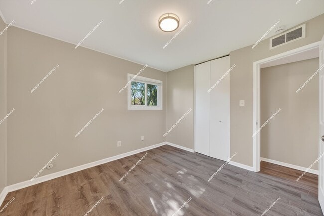 Building Photo - Rare Rental Opportunity! Fully Renovated 3-bedroom, 2-bath Brick Ranch in Farmington Hills!