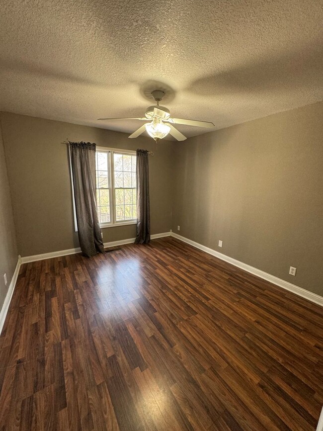 Building Photo - 95 Bassingham Dr