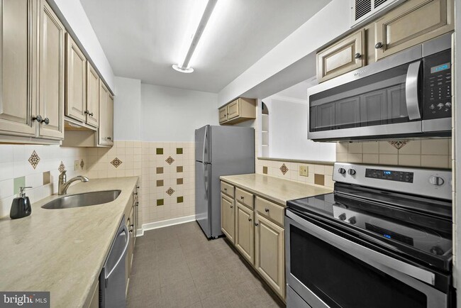 Building Photo - 1420 Locust St