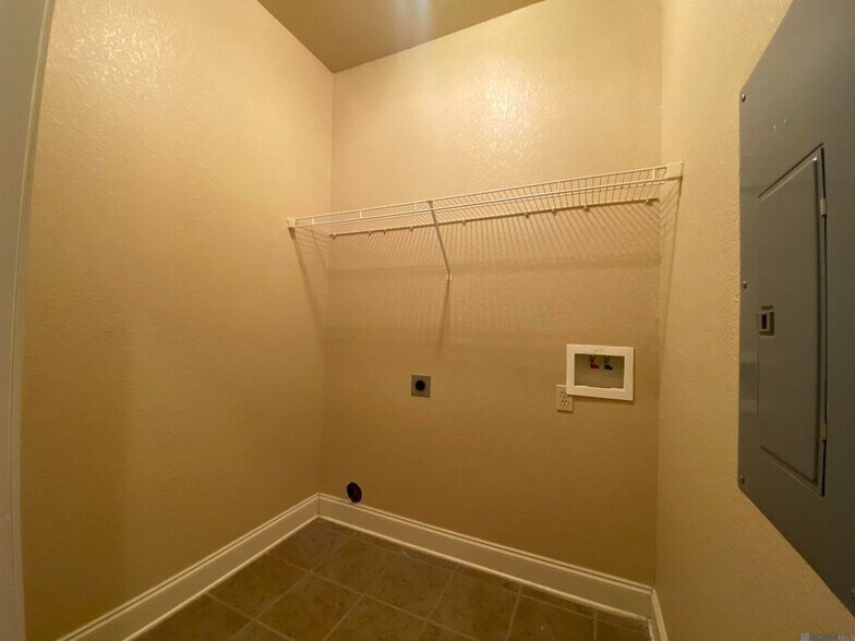 Building Photo - 4848 Windsor Village Dr