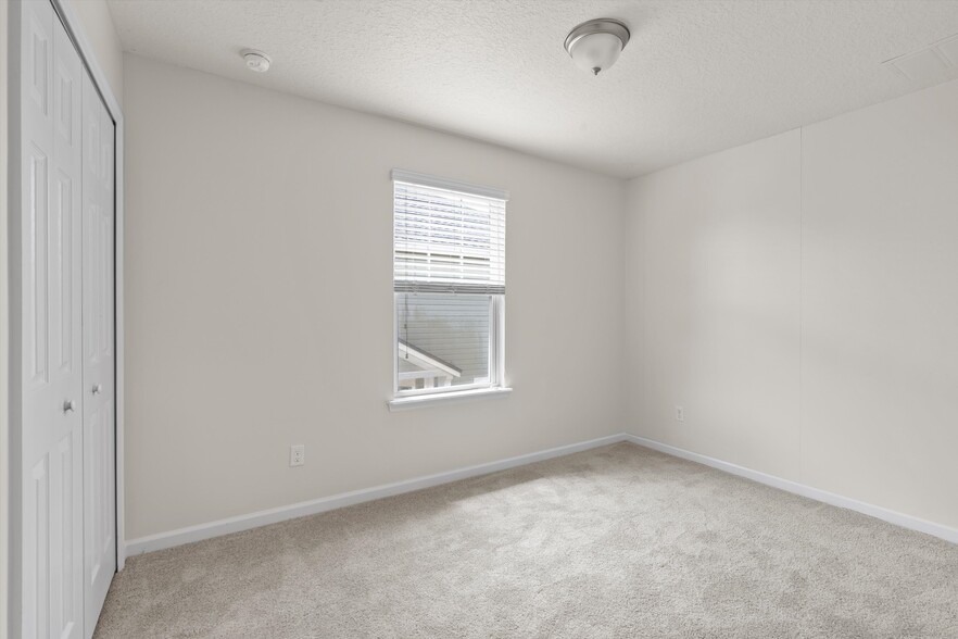 Building Photo - 3851 Aubrey Ln
