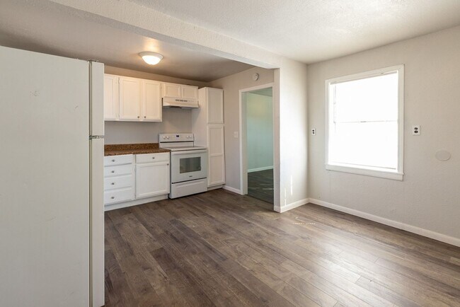 Building Photo - 3 BED/ 1 BATH IN UP AND COMING NEIGHBORHOOD