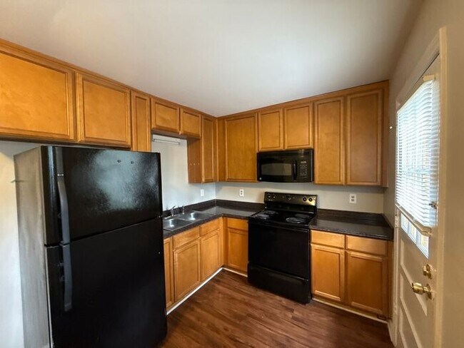 Building Photo - T.R. Lawing Realty Property
