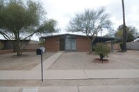 Building Photo - Remodeled 3 Bedroom 2 Bath House! Central/...