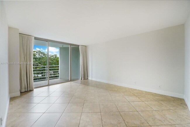 Building Photo - 2025 Brickell Ave