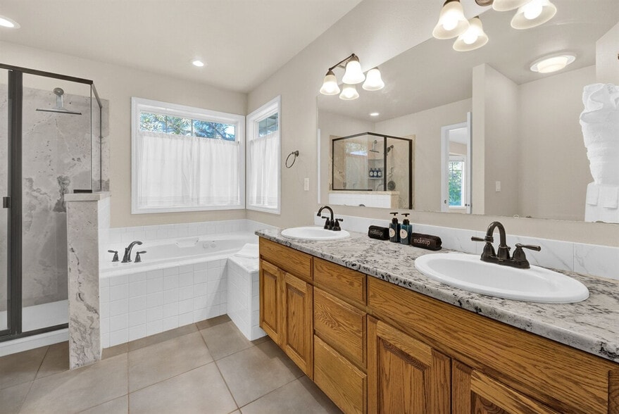 Building Photo - 1602 N Wimbledon Pl