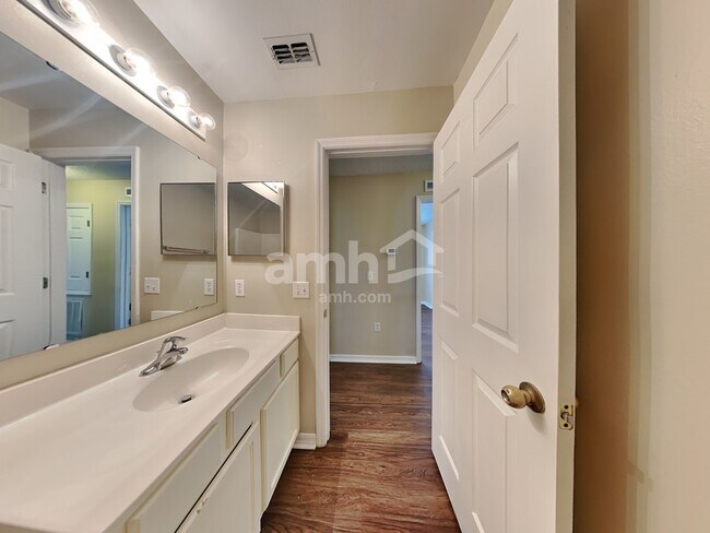 Building Photo - 813 Grand Regal Pt